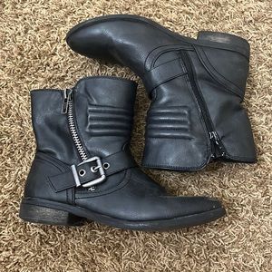 Black ankle boots.